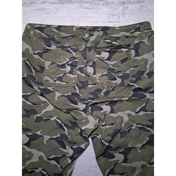 Torrid Camo Camouflage Feel the Fit Stretch Jeans Capris Women's Size 22 - Picture 9 of 10